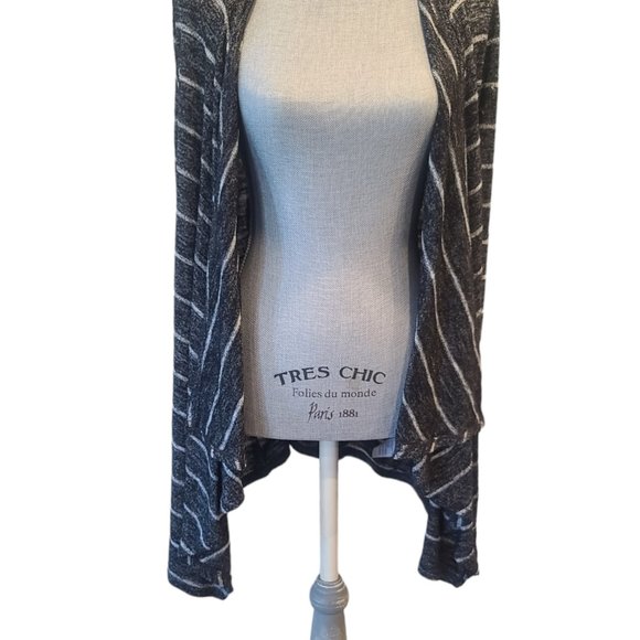 Bundle American Eagle Black Wash Distressed Jeggings Sweater and Cardigan - Picture 8 of 16